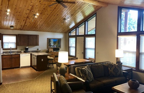Estes Park Resort | 3 BR DELUXE River Front Sleeps 8 Estes Park Near Entrance to Rocky Mtn Natl Park