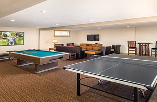 Estes Park Resort | 3 BR DELUXE River Front Sleeps 8 Estes Park Near Entrance to Rocky Mtn Natl Park