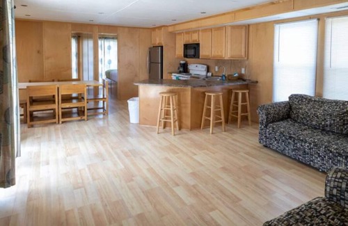 Cadiz Boat Rental | 3 BR Floating Cabin Dog Friendly