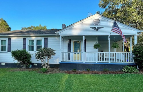 Easley House | 3 BR house convenient Clemson Greenville Silos. Fenced yard-Deck. Dog friendly