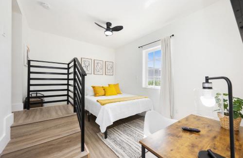 Hialeah House | 3 BR Smart home, close to airport, Fast WiFi, Patio, Grill & Free private parking