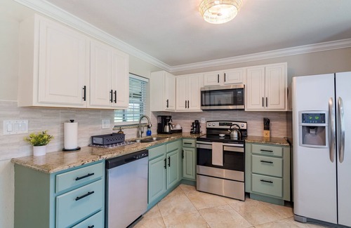 Temple Crest House | 3 BR w/Riverview & Fenced in Yard, Near Busch Gardens, USF, Hospitals & Ybor