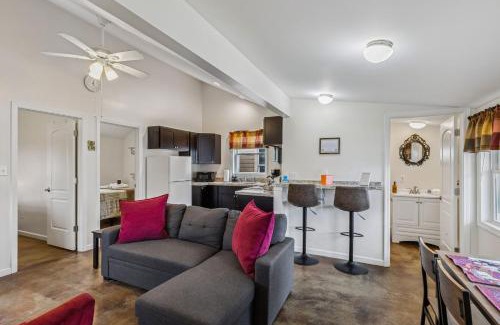 Geneva-on-the-Lake House | 3 Charming Cottages on GOTL Strip - Sleeps 10