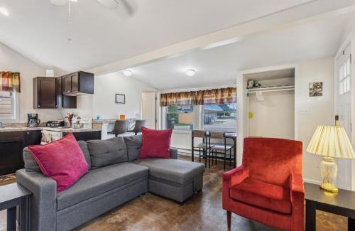 Geneva-on-the-Lake House | 3 Charming Cottages on GOTL Strip - Sleeps 10