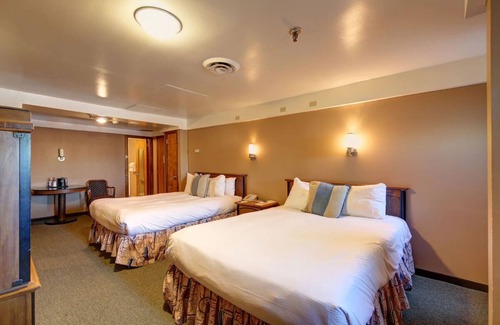 Harbor Hotel | 3 Family-friendly Units! Close to Shoreline Aquatic Park, Pets Allowed