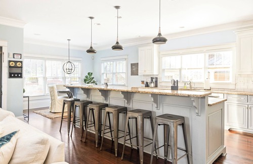 East Side House | 3 Homes in 1 - Huge Estate near Atlanta — Sleeps 16