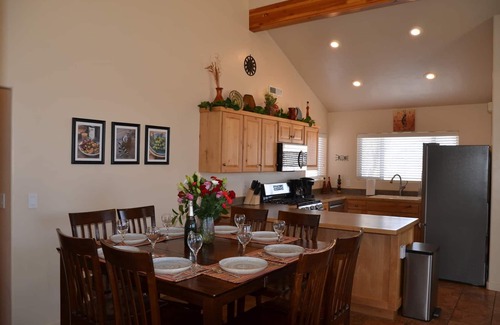 Moab South Valley Condo | 3 KING BEDS Highest rated Moab Rim Village S1 - Blue Coyote Hideaway 5 stars!