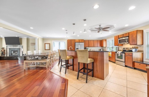 Socastee House | 3 Level Home on Waterway w/Heated Pool & Hot tub