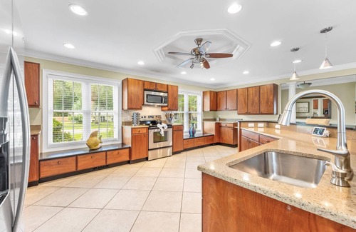 Socastee House | 3 Level Home on Waterway w/Heated Pool & Hot tub