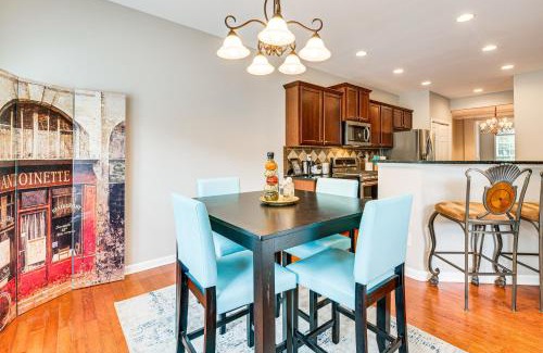 Milton House | 3 Mi to Avalon Townhome with Balcony in Alpharetta!