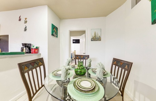 Downtown Hollywood Cottage | 3 Mi to Beach: Pet-Friendly Gem in Hollywood