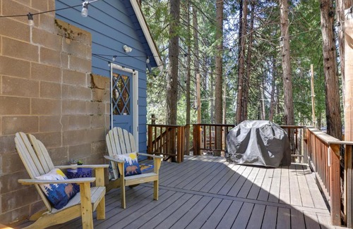Dorrington House | 3 Mi to Big Trees State Park Cabin with Scenic Deck