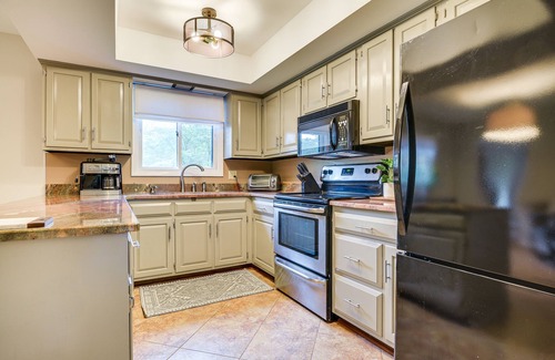 Eden House | 3 Mi to Downtown: Inviting Lancaster Home!