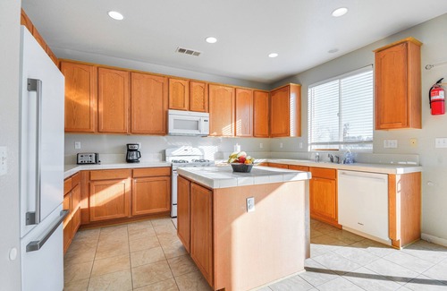 Merced House | 3 Mi to Downtown Merced: Family-Friendly Home