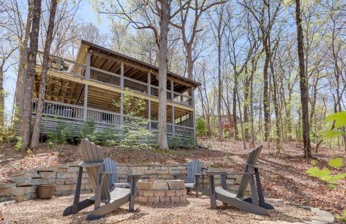 Blue Ridge House | 3 Mi to Dtwn Blue Ridge Cabin with Hot Tub and Views