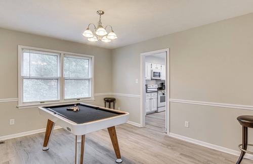 Terry Sanford House | 3 Mi to Dtwn Fayetteville: Home w/Pool Table