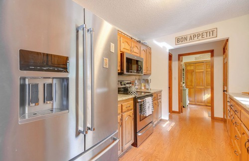 Jefferson City House | 3 Mi to Dtwn Jefferson City: Family Home w/Deck