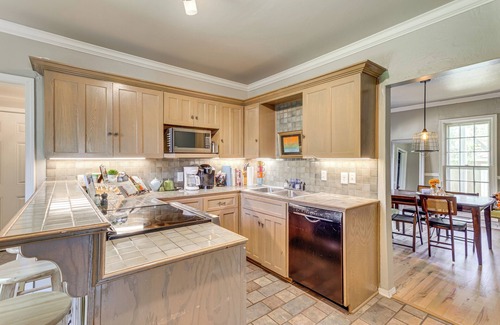 Central Oklahoma City House | 3 Mi to Dtwn OKC: Pet-Friendly Paseo Gem!