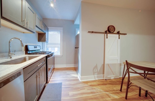 Tremont Apartment | 3 Mi to Dtwn: Walkable Apt in Cleveland!