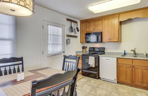 Aiken House | 3 Mi to Hopelands Gardens: Family Aiken Home!