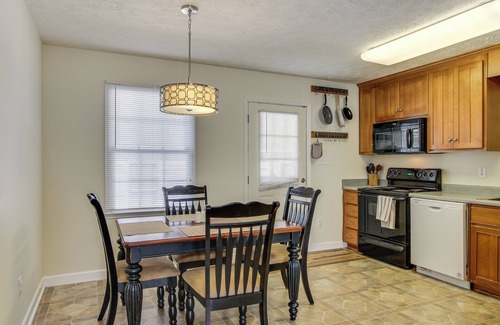 Aiken House | 3 Mi to Hopelands Gardens: Family Aiken Home!