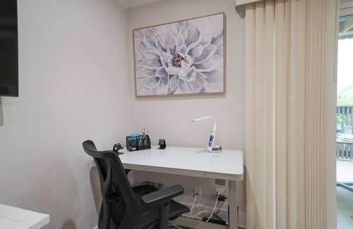 La Jolla Village Condo | 3 Mi to La Jolla Shores: Relaxing Resort Retreat!