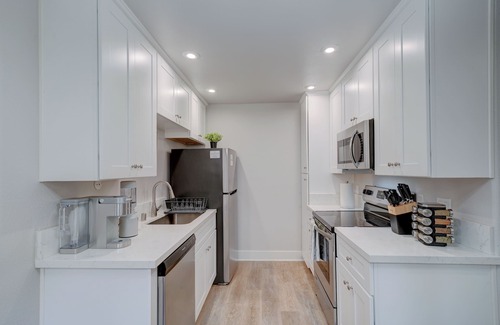 La Jolla Village Condo | 3 Mi to La Jolla Shores: Relaxing Resort Retreat!