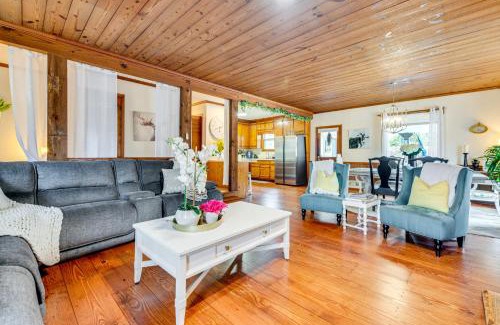 Marietta House | 3 Mi to Marietta Square Hot Tub Haven with 2 Patios