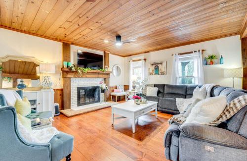 Marietta House | 3 Mi to Marietta Square Hot Tub Haven with 2 Patios