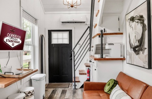 Starkville House | 3 Mi to MSU | Tiny Home w/Balcony + Deck