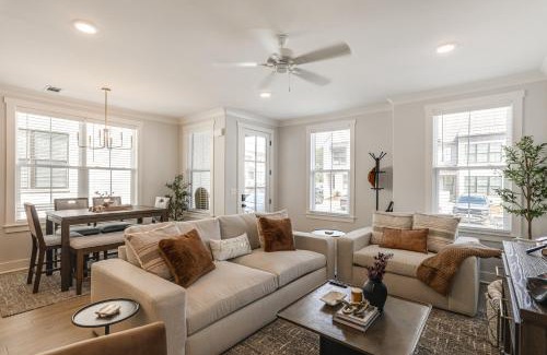 Oxford House | 3 Mi to Ole Miss, New Build Inviting Townhome!