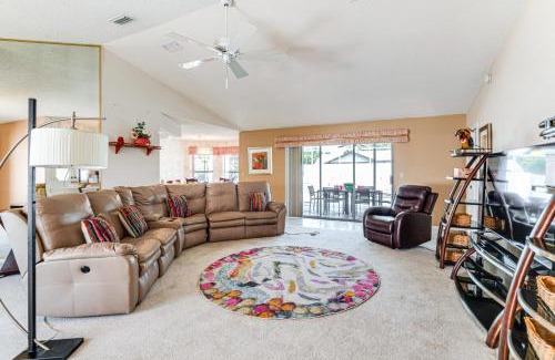 Spring Hill House | 3 Mi to Weeki Wachee Springs SP Poolside Oasis!