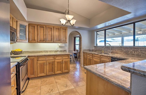 Westgreen Estates House | 3 Mi to Westgate: Desert Home w/Hot Tub in Peoria