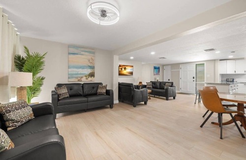 Ozona House | 3 miles to Honeymoon Island~ Firepit & Pool