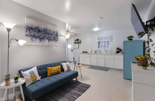 Las Vegas House | 3 miles to the strip 1 BR 1 bath with private entry/yard In-Law house. Peaceful