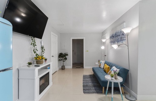 Las Vegas House | 3 miles to the strip 1 BR 1 bath with private entry/yard In-Law house. Peaceful