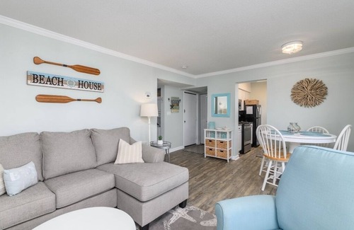 Hilton Head Island Condo | 3 min walk to Beach! Cute and Clean! - Great location! - Beach Time Escape