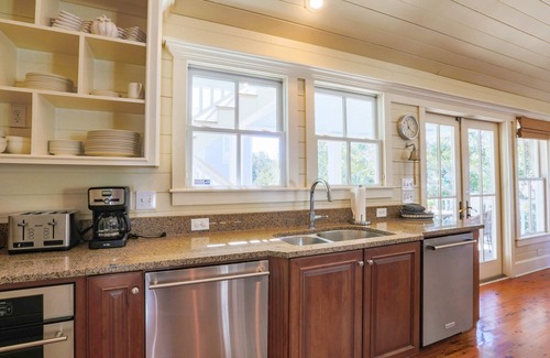 Isle of Palms House | 3 Min Walk to Beach! Serene Retreat w/Heatable Private Pool, Ping Pong Table, Multiple Decks & Dens