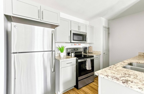 Huntsville Apartment | 3 mins from Arsenal - Pool &Gym.