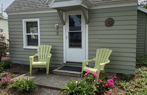 Ludington Cottage | 3 night minimum, 2 blocks from beach, close to pickle ball, 4 blocks to town.