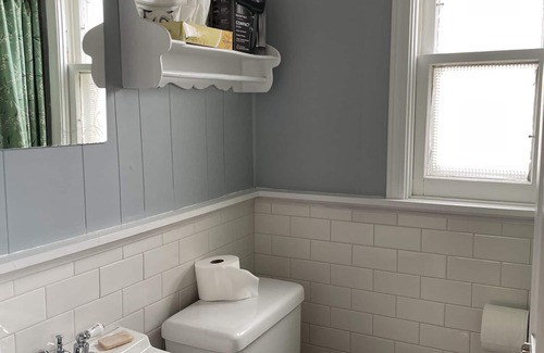 Ludington Cottage | 3 night minimum, 2 blocks from beach, close to pickle ball, 4 blocks to town.