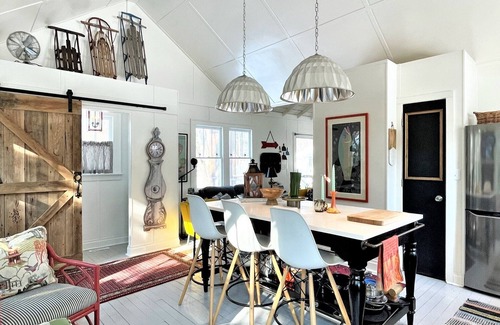 Lakeside House | 3 nt min Beach Lovers home w/Private Assoc Beach 1 blk fire pit scrnd porch