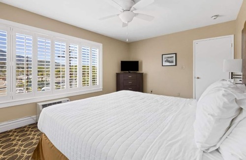 Corte Madera Hotel | 3 Peaceful Units Near Muir Woods | Outdoor Pool | Parking | BBQ Area | Courtyard