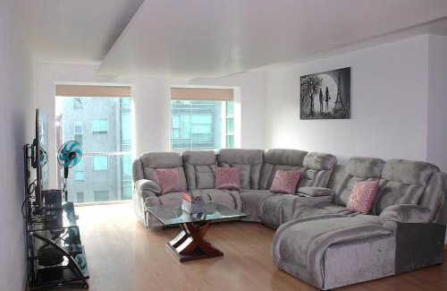 Reforma Apartment | 3 Recamaras, 4 camas, 2 baños, Estacionamiento