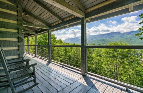 Gatlinburg - Pigeon Forge House | 3 Resort pools! Fire Pit! Hot Tub! Nerf Gun Wall! Arcade! Ping Pong! Pickleball!