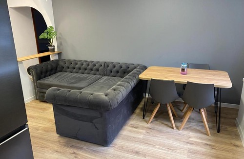 Dniprovs'kyi District Apartment | 3 rooms apartment near subway