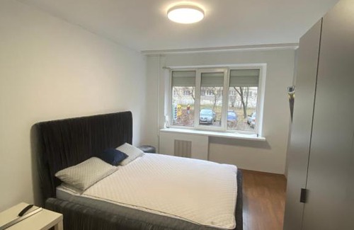 Dniprovs'kyi District Apartment | 3 rooms apartment near subway