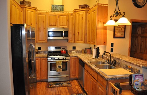 Gateway Apartment | 3 Rustic Elegant Suites (sleep 12+) - Fish, hike, site-see from your doorstep