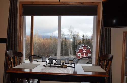Gateway Apartment | 3 Rustic Elegant Suites (sleep 12+) - Fish, hike, site-see from your doorstep