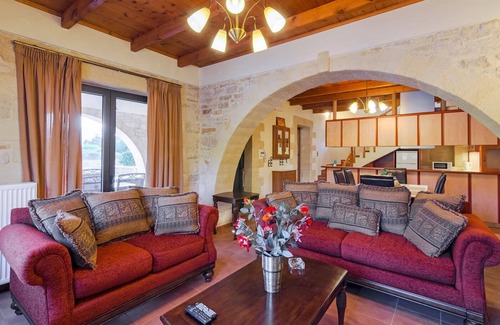 Apokoronas Villa | 3' to Sandy Beach/Huge Private Pool/6-Bedroom Family Villa